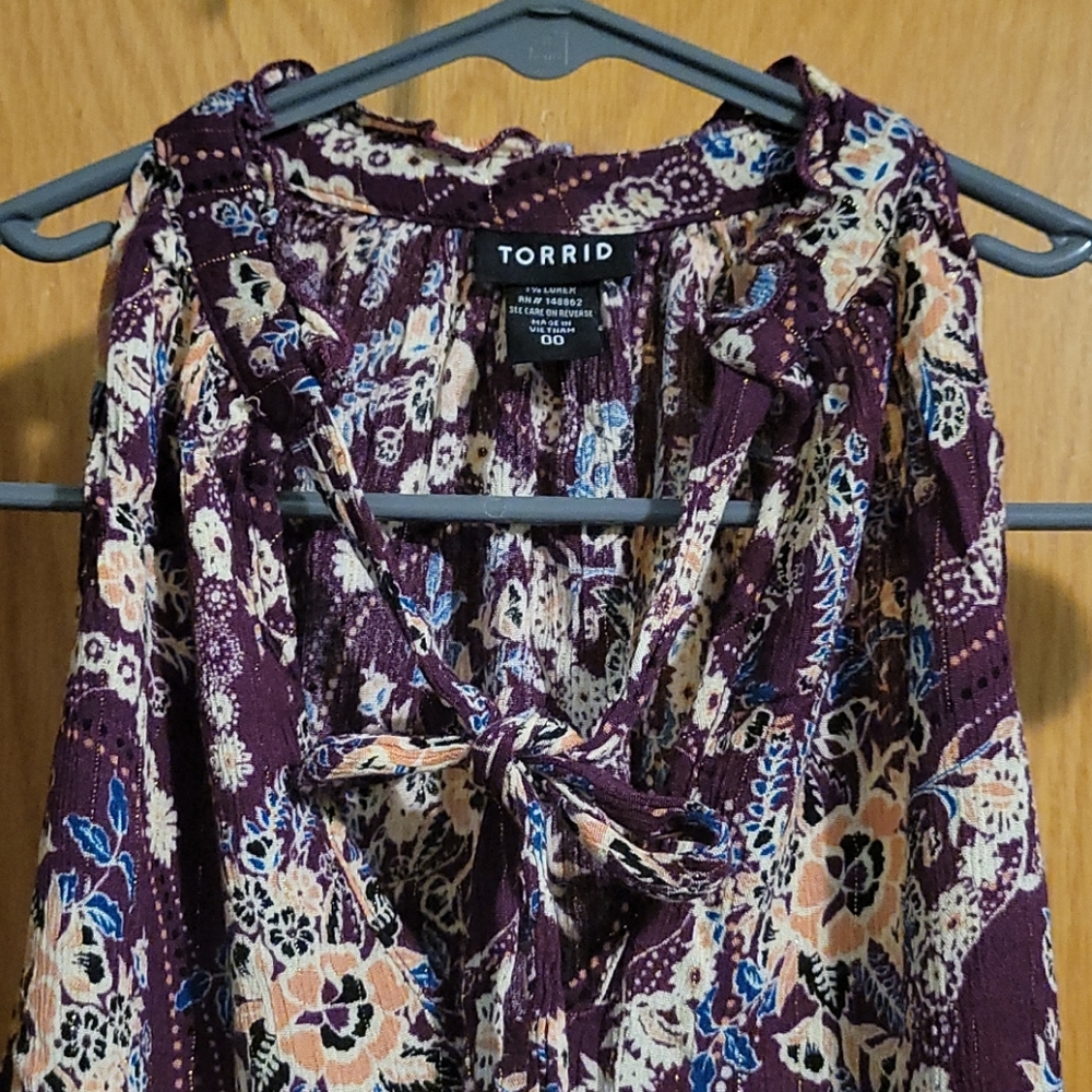 Torrid Top - Size 00 - Picture 2 of 4